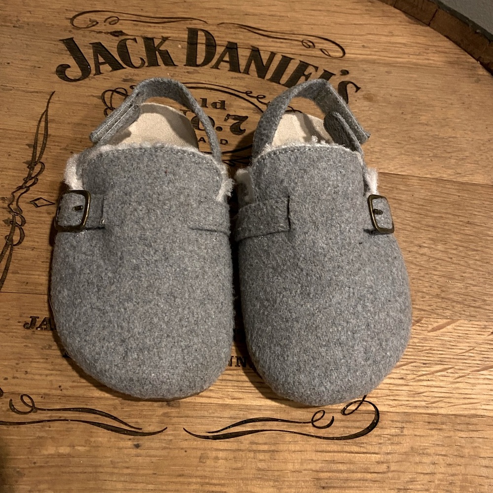 Old Navy Gray Sherpa-lined Clogs